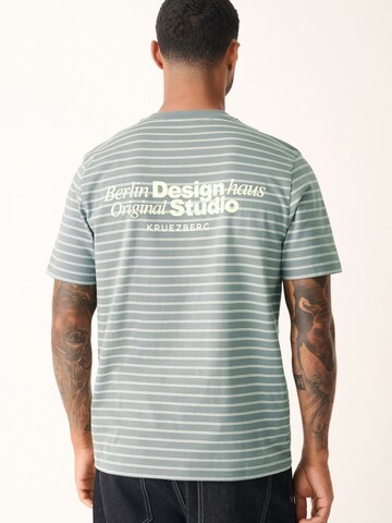 Next T-Shirt in Grün: Vorderseite