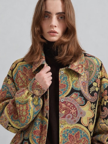Giacca di mezza stagione 'Pai̇sley Pri̇nt Bomber Jacket' di Touché Privé in rosso