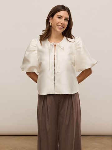 noar studios Blouse in White: front