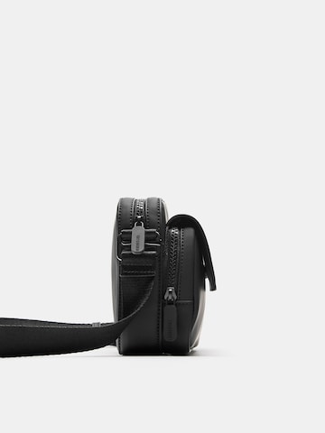Pull&Bear Válltáska - fekete