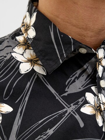 JACK & JONES Comfort Fit Skjorte 'JJHawaii' i sort