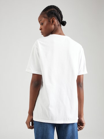 Tricou 'VISIONS' de la BDG Urban Outfitters pe alb