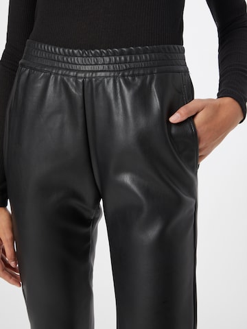 Regular Pantaloni de la Esqualo pe negru