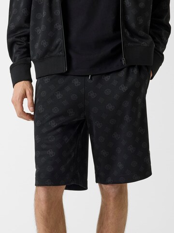 GUESS Regular Pants in Black: front