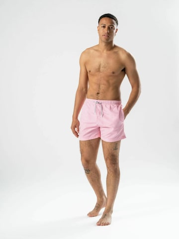 Shorts de bain ' Swimshorts ' TEESHOPPEN en rouge : devant