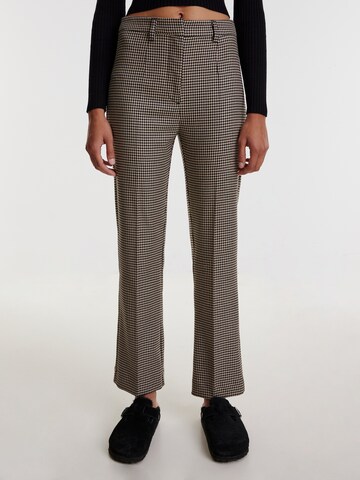 regular Pantaloni 'Reina' di EDITED in beige: frontale