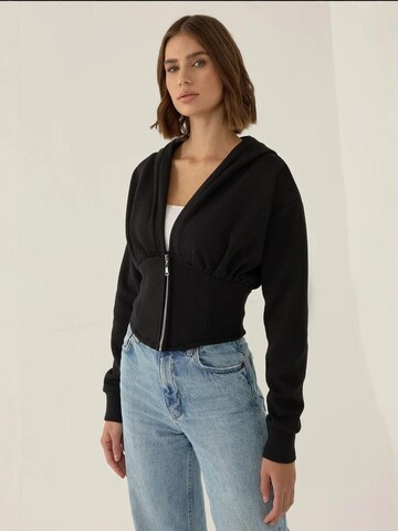 Hiccup Zip-Up Hoodie in Black