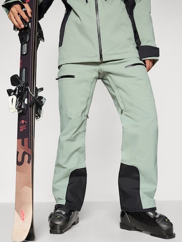 Regular Pantalon de sport 'CHAKAL' THE NORTH FACE en vert