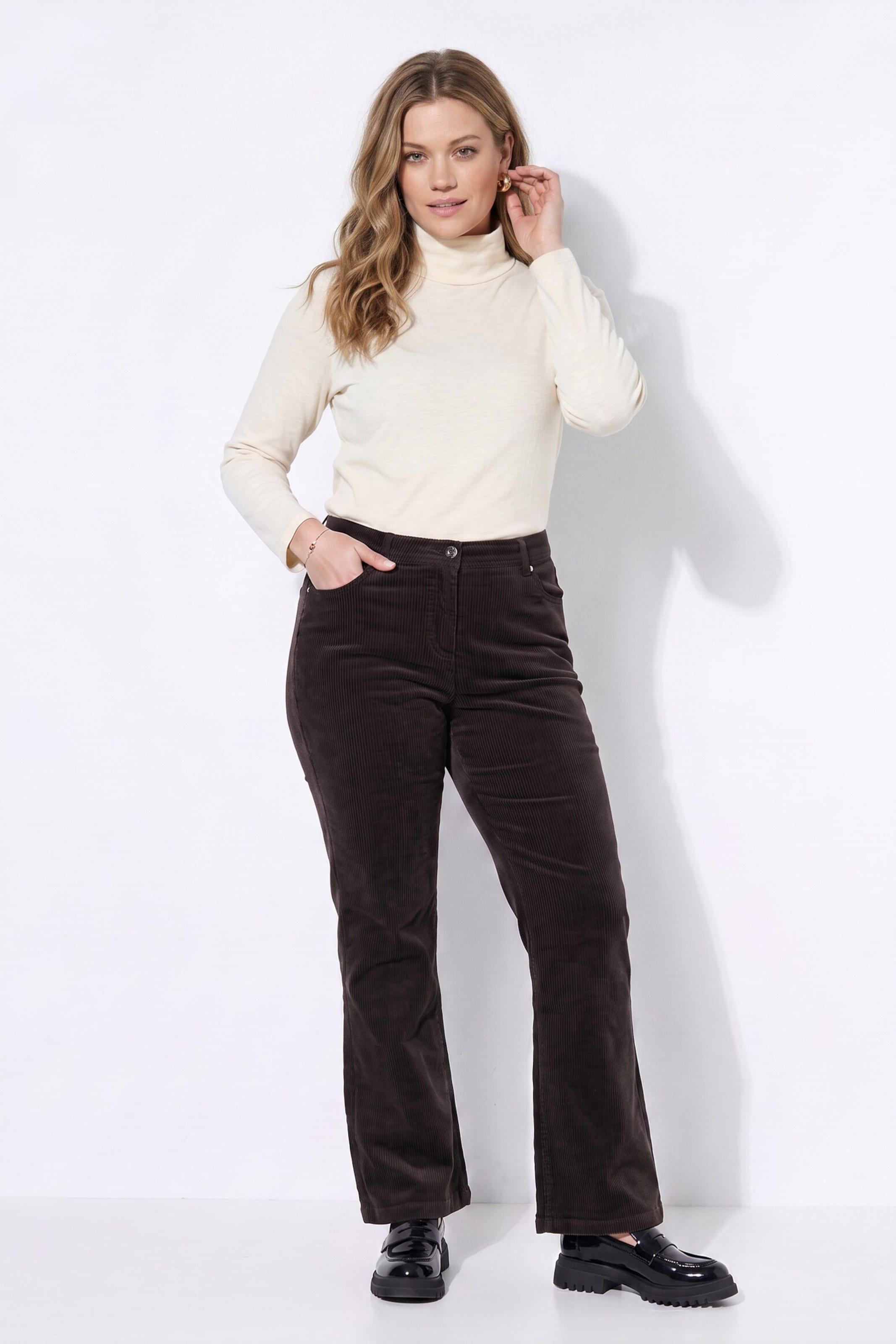 Ulla Popken Flared Jeans in Braun: Vorderseite