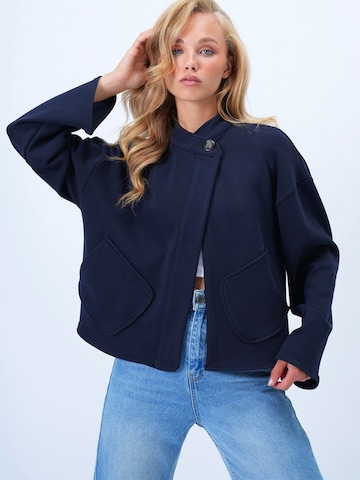 Giacca di mezza stagione di Trend Alaçatı Stili in blu: frontale