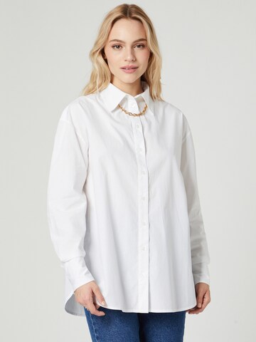 Guido Maria Kretschmer Women חולצות נשים 'Ramona' בלבן: מלפנים