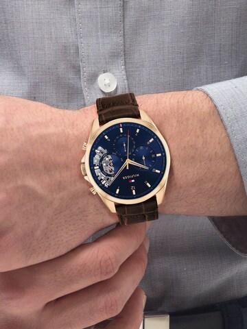 TOMMY HILFIGER Analoog horloge in Bruin: voorkant