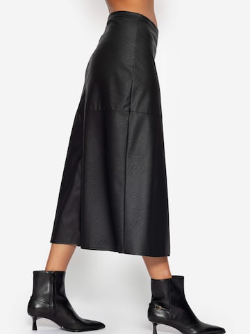 SASSYCLASSY Skirt in Black