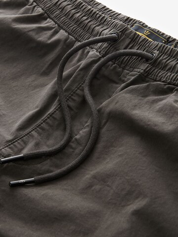 Next Tapered Cargobroek in Grijs