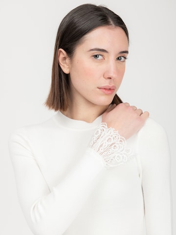 Influencer Svetr – bílá