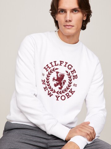 TOMMY HILFIGER Sweatshirt i vit