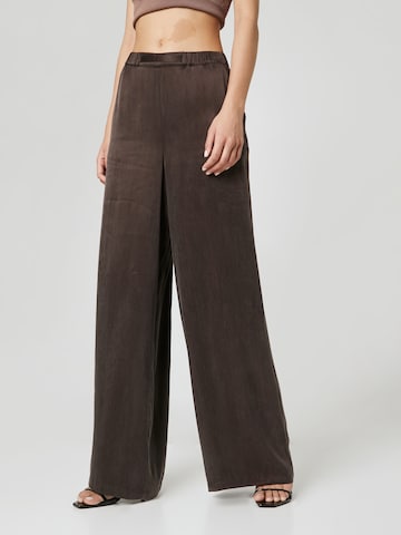 Guido Maria Kretschmer Women Wide leg Pants in Brown: front