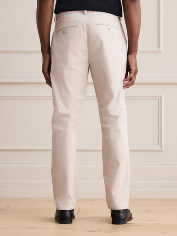 Next Слим Брюки-чинос 'Ultimate' в Белый