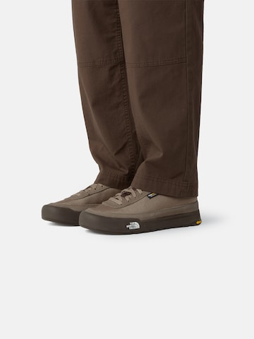 THE NORTH FACE Низкие кроссовки 'Clyffe' в Серый