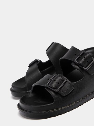 Pull&Bear Pantolette i svart