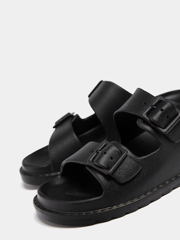 Pull&Bear Pantolette in Schwarz