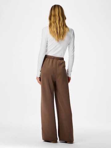 Wide Leg Pantalon 'PCTRACK' PIECES en marron