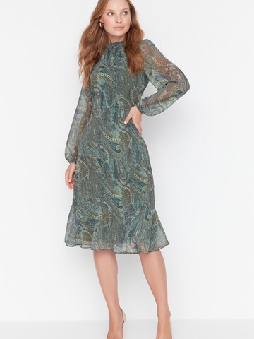 Trendyol Dress in Green: front