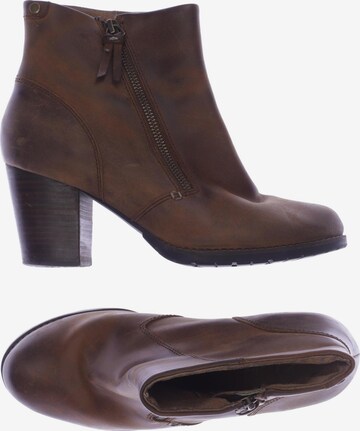CLARKS Dress Boots in 39 in Brown: front