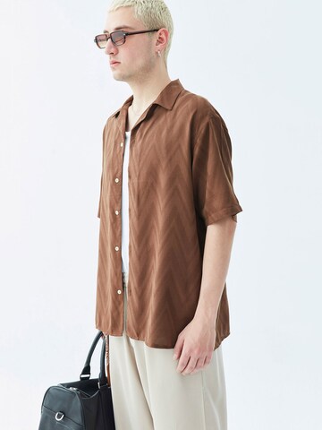 VAMOS CLO Comfort fit Button Up Shirt 'Birmingham' in Brown