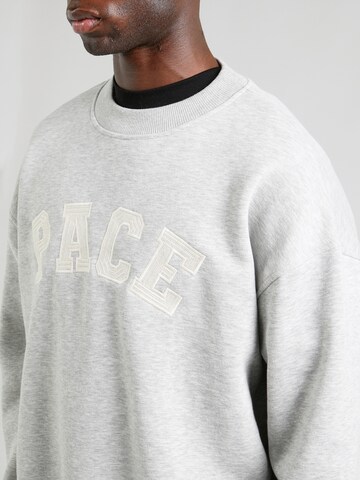 Pacemaker Sweatshirt 'Karim' (GOTS) in Grau