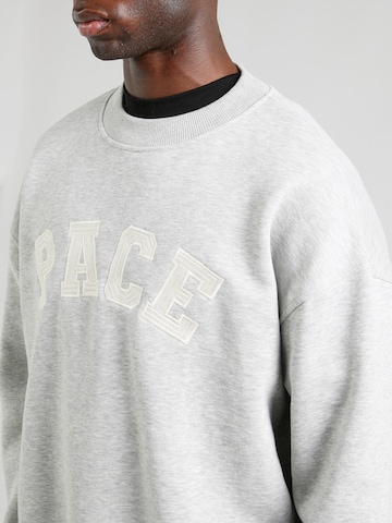 PacemakerSweater majica 'Karim' - siva boja