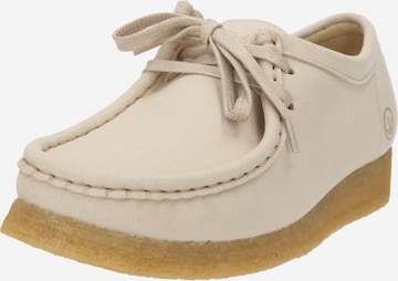 Clarks Originals Moccasins 'Wallabee' in White: front