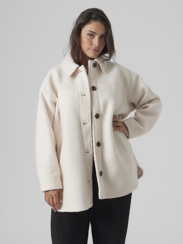 Veste mi-saison 'ANNYDORA' Vero Moda Curve en beige : devant