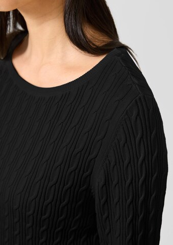 QS - Pullover em preto: frente