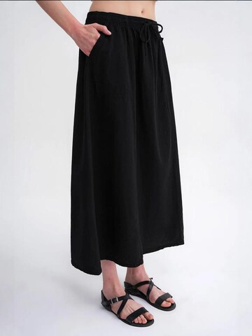 Gonna di MixRay in nero