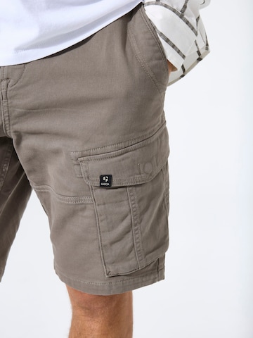 GARCIA Regular Cargo trousers in Brown