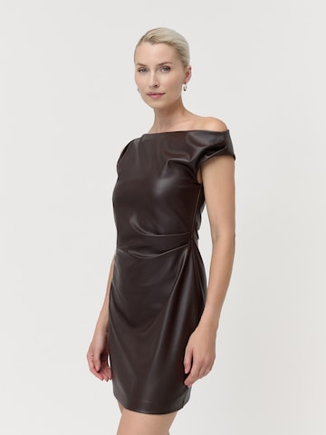 Robe 'Judith' LeGer by Lena Gercke en marron