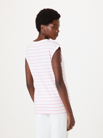 comma casual identity T-Shirt in Pink