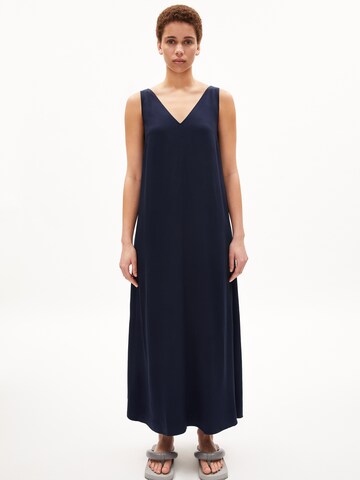 Robe ' LYLIAA ' ARMEDANGELS en bleu : devant