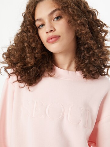 Monki Sweatshirt in Pink