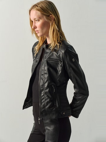 KOROSHI Jacke in Schwarz