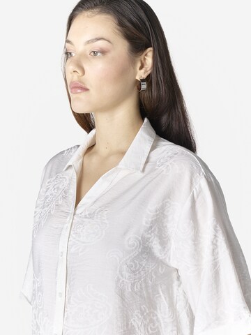 KOROSHI - Blusa en blanco