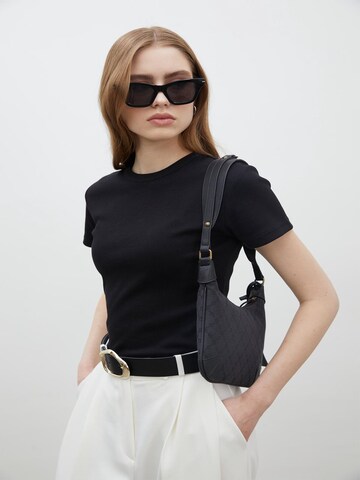MANUKA T-Shirt in Schwarz: Vorderseite