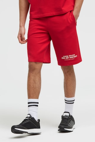 CAMP DAVID Regular Sweatshorts mit Label Print in Rot: Vorderseite