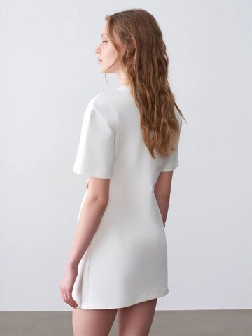 Dilvin Dress in White