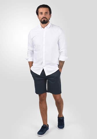 !Solid Regular Chinoshorts 'Ravi' in Blau