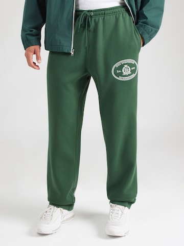 Nike Sportswear Tapered Trousers 'Club' in Green: front