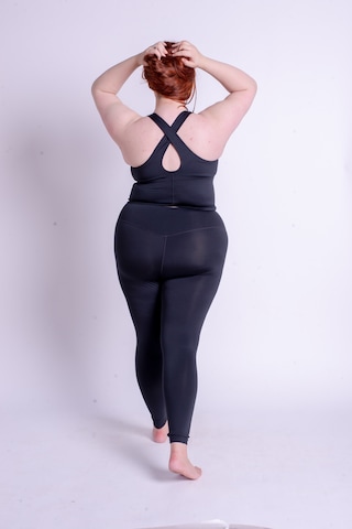 Girlfriend Collective Sports Top 'Zoe' in Black