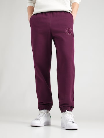 Calvin Klein Jeans - Tapered Pantalón en lila: frente