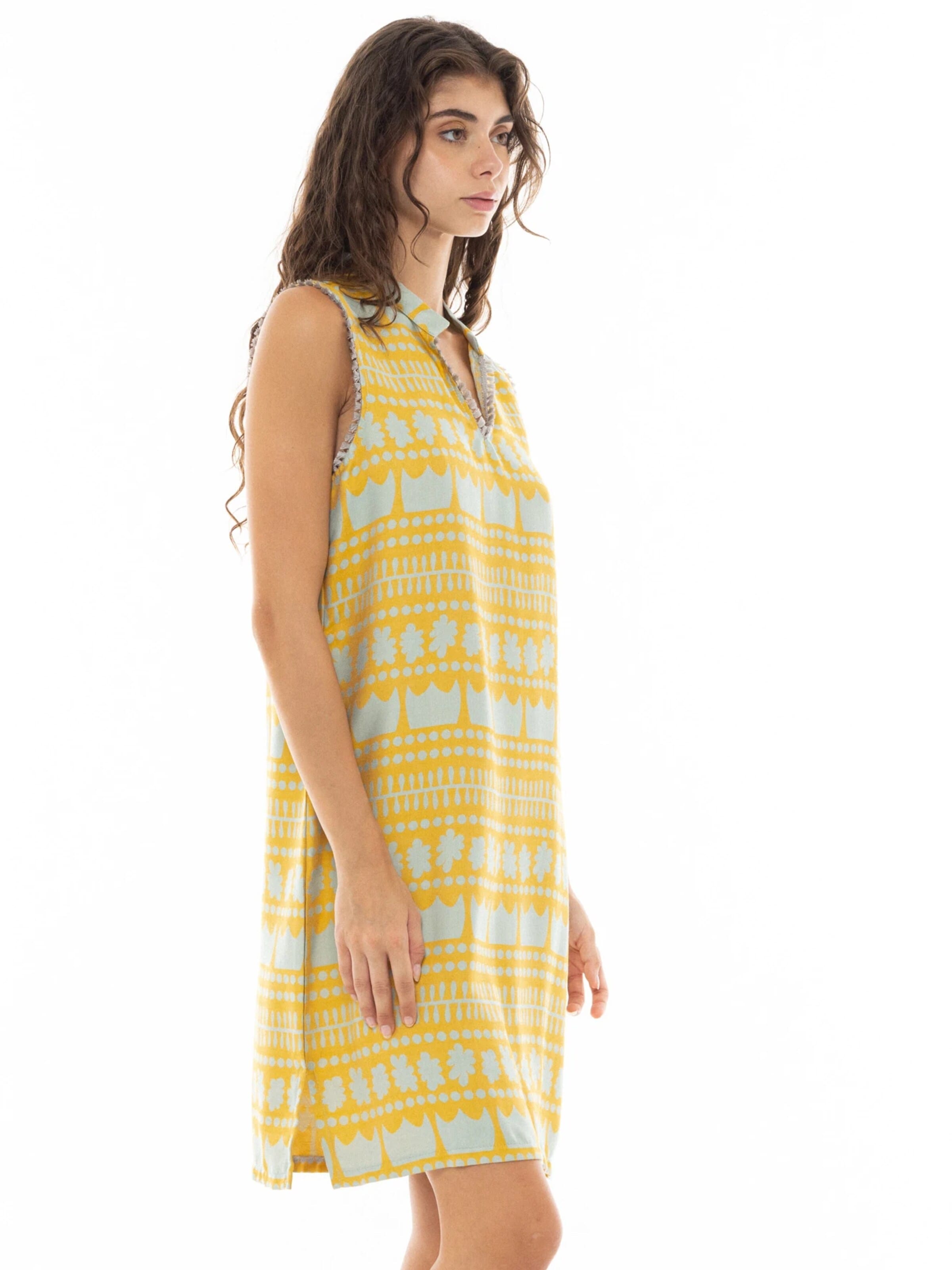Abito estivo 'BEACHWEAR EMBROIDERY CROWN' di Pink Label in giallo